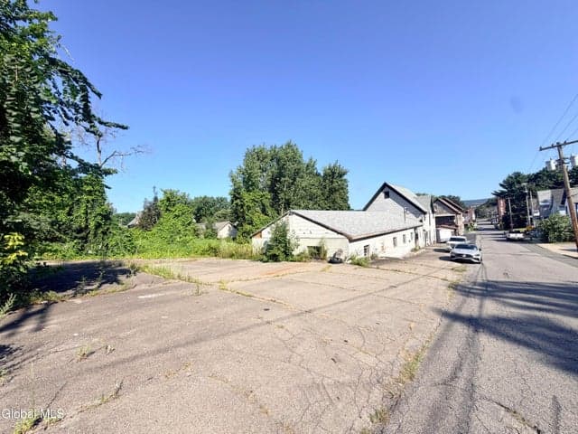 58 Division Street, Gloversville, NY, photo 4