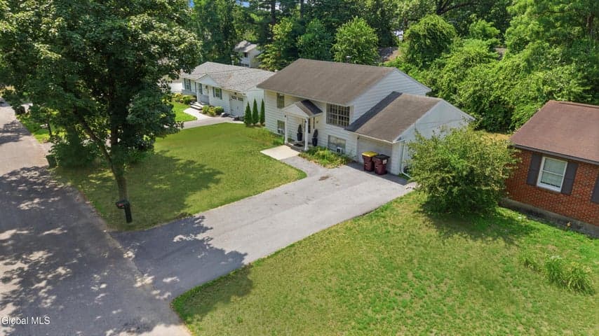 31 Spa Drive, Saratoga Springs, NY, photo 2