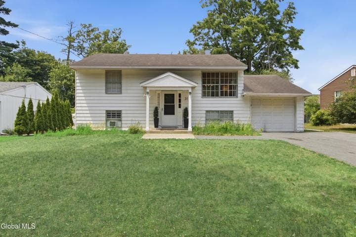 31 Spa Drive, Saratoga Springs, NY, photo 1