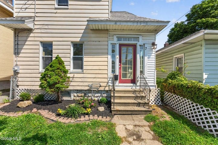 7 Lawn Avenue, Albany, NY, photo 4