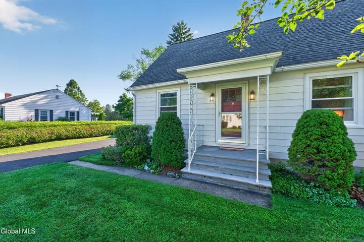38 Pawling Avenue, Mechanicville, NY, photo 4