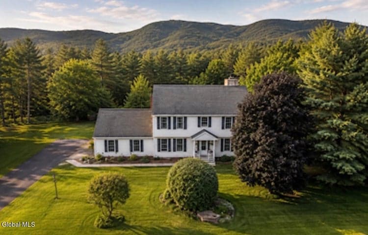 10 Willow Road, Queensbury, NY, photo 1