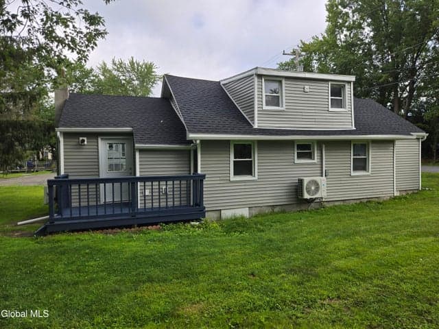 11 Englewood Avenue, East Greenbush, NY, photo 2