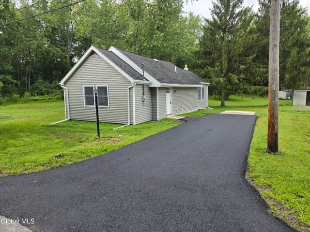 11 Englewood Avenue, East Greenbush, NY