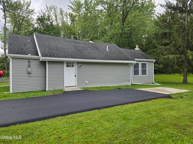 11 Englewood Avenue, East Greenbush, NY, photo 4