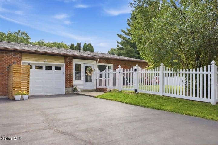 2C Deer Creek, Clifton Park, NY, photo 1