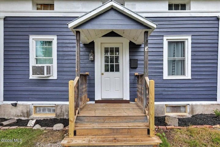 7 N Union Street, Cambridge, NY, photo 2