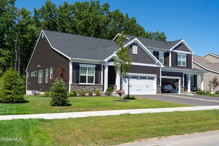 62 Daintree Drive, Saratoga Springs, NY, photo 1