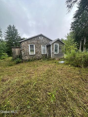 428 Old Road, Grafton, NY