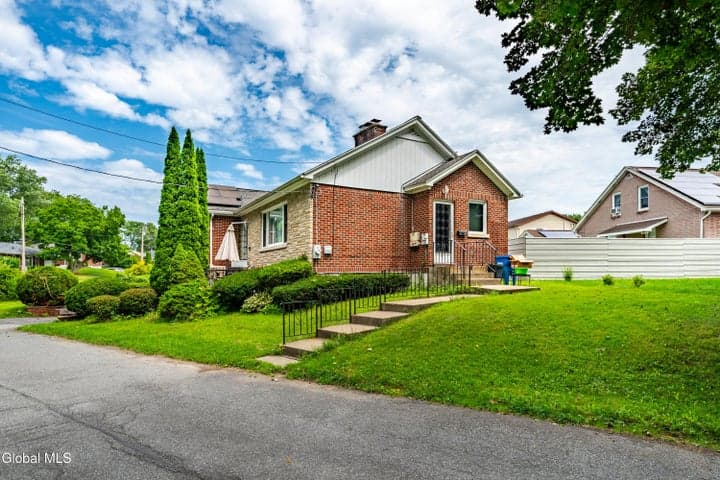 35 Brookland Avenue, Albany, NY, photo 3
