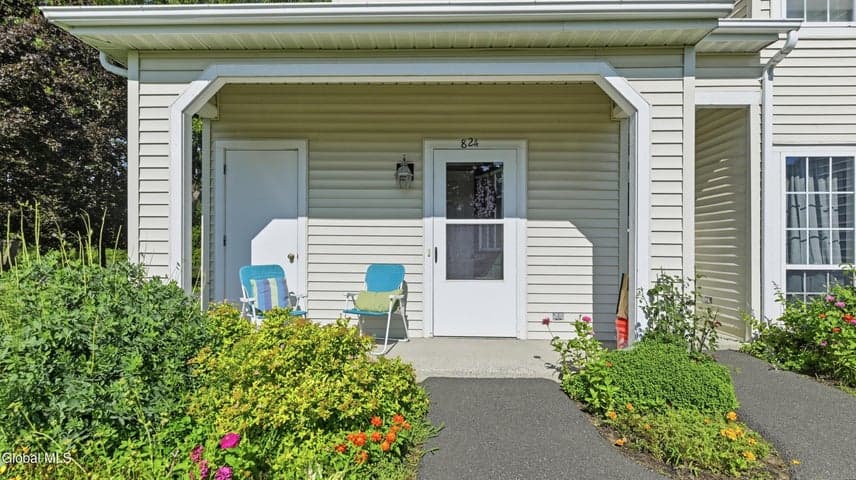 824 Ridge Circle, Troy, NY, photo 1