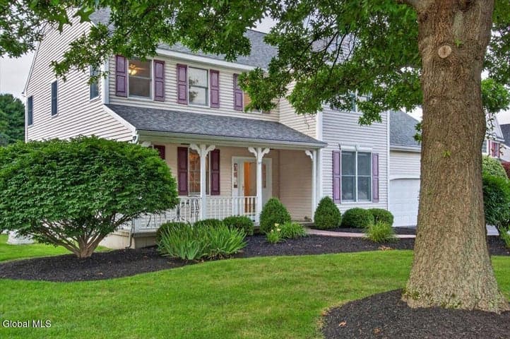 13 Devoe Drive, Halfmoon, NY, photo 2