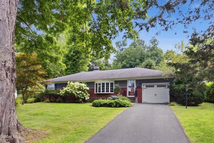 11 Jefferson Avenue, East Greenbush, NY, photo 1