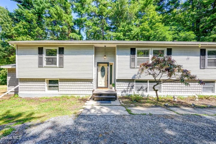 140 Turner Road, Schaghticoke, NY