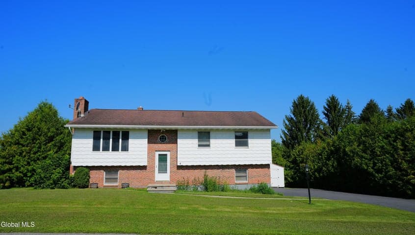 4 Sylvia Lane, Amsterdam, NY, photo 2