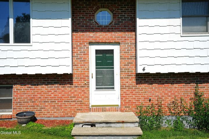 4 Sylvia Lane, Amsterdam, NY, photo 3