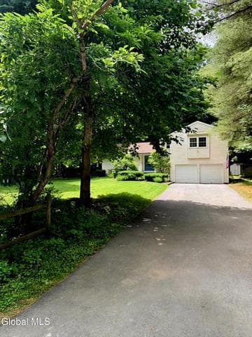 4 Woodlake Drive, Wilton, NY, photo 2