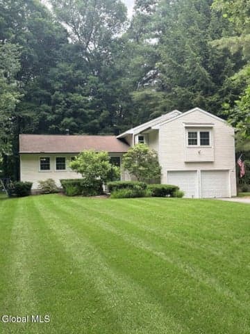 4 Woodlake Drive, Wilton, NY, photo 1