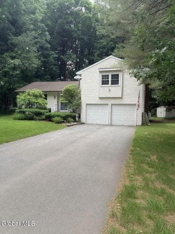 4 Woodlake Drive, Wilton, NY, photo 3