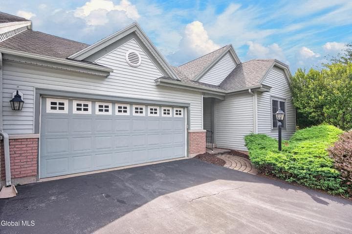 8 Dalton Court, Delmar, NY, photo 2