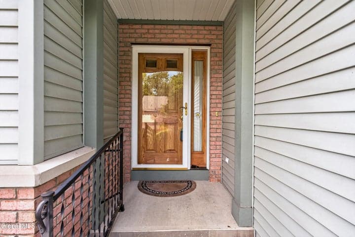 8 Dalton Court, Delmar, NY, photo 3