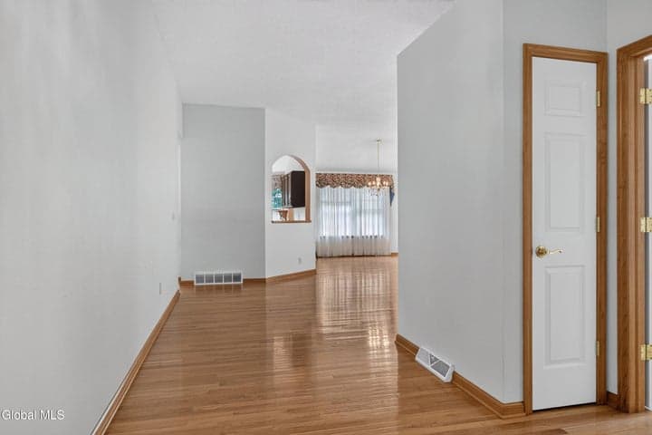 8 Dalton Court, Delmar, NY, photo 5