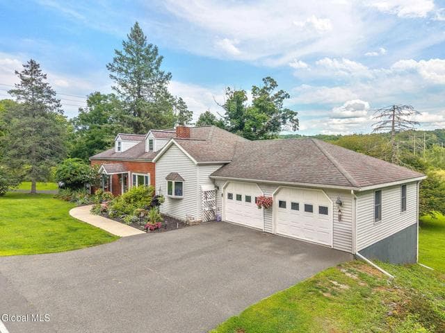 748 Old Best Road, Sand Lake, NY
