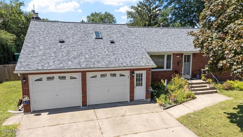 2077 Amsterdam Avenue, Schenectady, NY, photo 3
