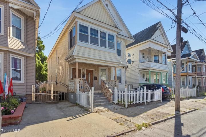 825 Lincoln Avenue, Schenectady, NY, photo 1