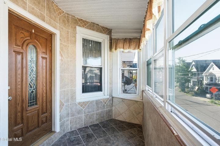 825 Lincoln Avenue, Schenectady, NY, photo 3