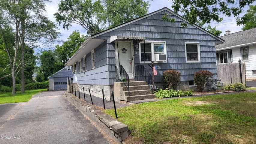 54 McNutt Avenue, Colonie, NY, photo 3