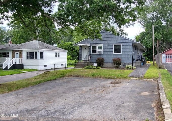 54 McNutt Avenue, Colonie, NY, photo 2
