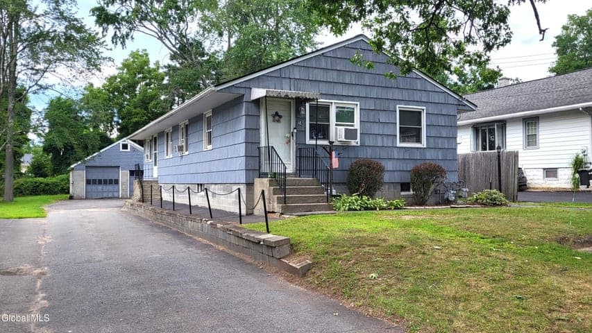 54 McNutt Avenue, Colonie, NY, photo 1
