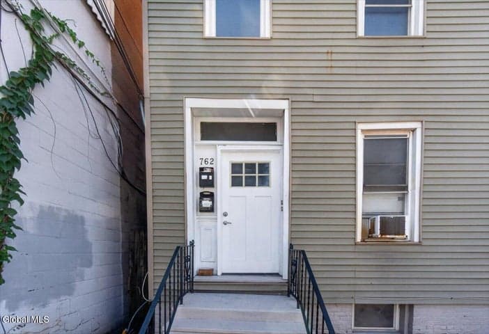 762 Clinton Avenue, Albany, NY, photo 2