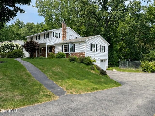 25 N Hill Drive, Clifton Park, NY, photo 1