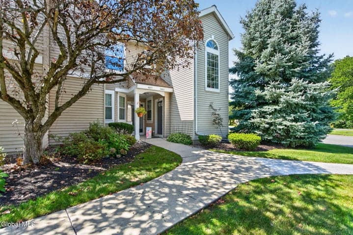 4806 S Foxwood Drive, Clifton Park, NY