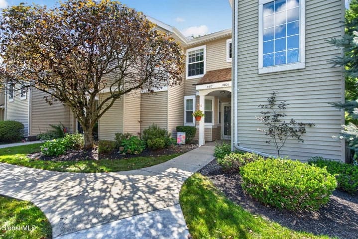 4806 S Foxwood Drive, Clifton Park, NY, photo 2