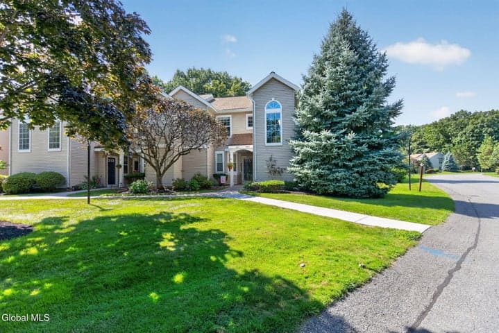 4806 S Foxwood Drive, Clifton Park, NY, photo 4