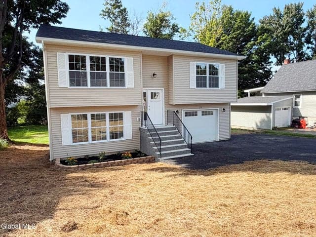 228 Hampton Avenue, East Greenbush, NY, photo 2