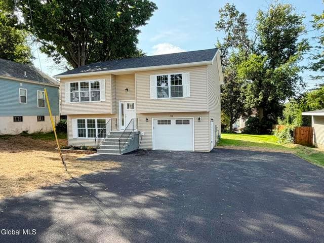 228 Hampton Avenue, East Greenbush, NY