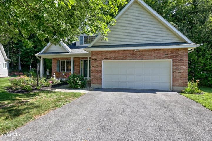 10 Rose Ridge Court, Saratoga Springs, NY, photo 1