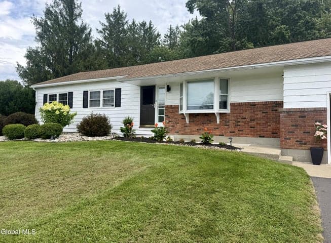 110 Country Ridge Court, Amsterdam, NY, photo 2