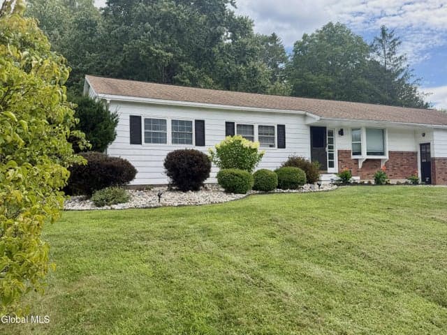 110 Country Ridge Court, Amsterdam, NY, photo 3