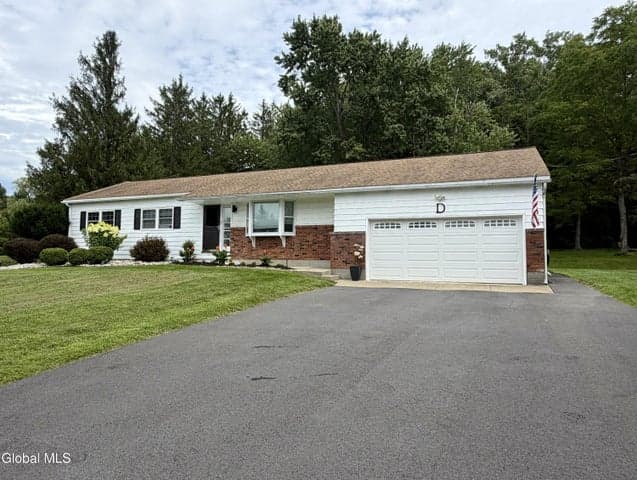 110 Country Ridge Court, Amsterdam, NY, photo 1