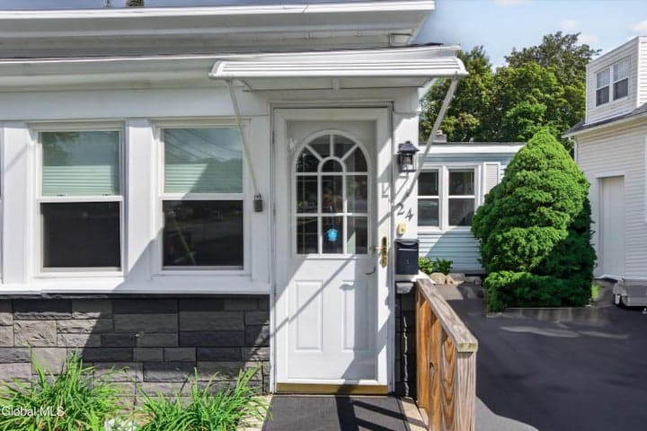 24 Masten Avenue, Cohoes, NY, photo 3