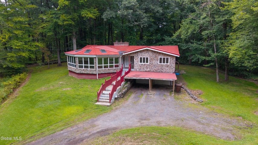 35 Wildwood Lane, Bethlehem, NY, photo 2