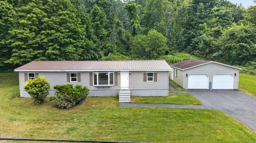 683 Knickerbocker Road, Schaghticoke, NY