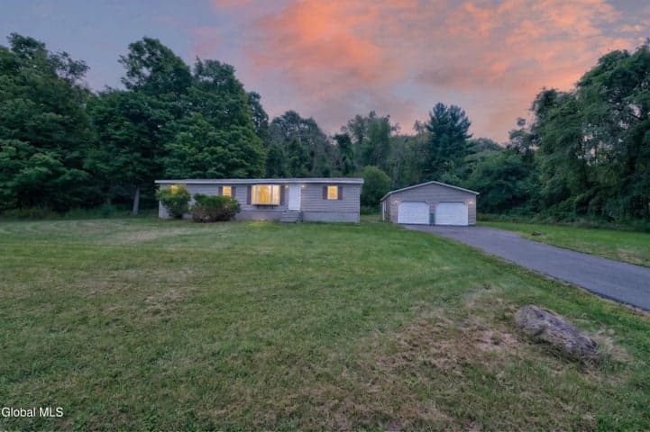 683 Knickerbocker Road, Schaghticoke, NY, photo 3