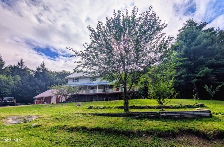 15 Mercurio Way, Hampton, NY