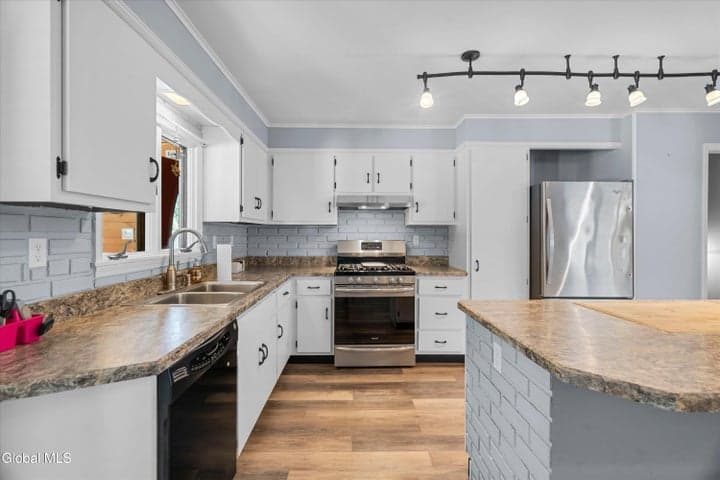 12 Pinewood Road, Queensbury, NY, photo 5
